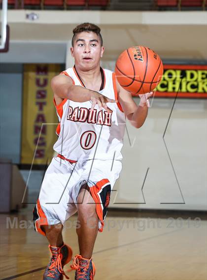 Thumbnail 2 in Holliday vs. Paducah (Fantasy of Lights Tournament) photogallery.