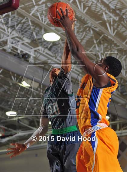 Thumbnail 2 in King vs. Chino Hills (MaxPreps Holiday Classic) photogallery.