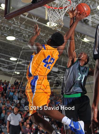 Thumbnail 1 in King vs. Chino Hills (MaxPreps Holiday Classic) photogallery.