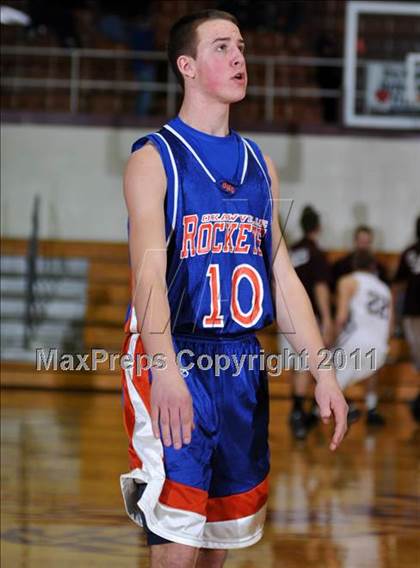 Thumbnail 2 in Benton v. Okawville (Benton Invitational Tournament) photogallery.