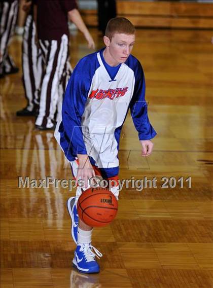 Thumbnail 3 in Benton v. Okawville (Benton Invitational Tournament) photogallery.