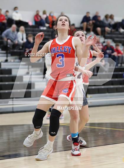 Thumbnail 1 in Licking Valley vs. Bishop Hartley (OHSAA D2 District Semifinal) photogallery.
