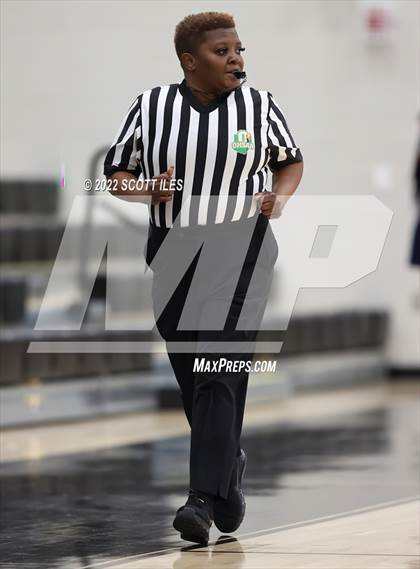 Thumbnail 1 in Licking Valley vs. Bishop Hartley (OHSAA D2 District Semifinal) photogallery.