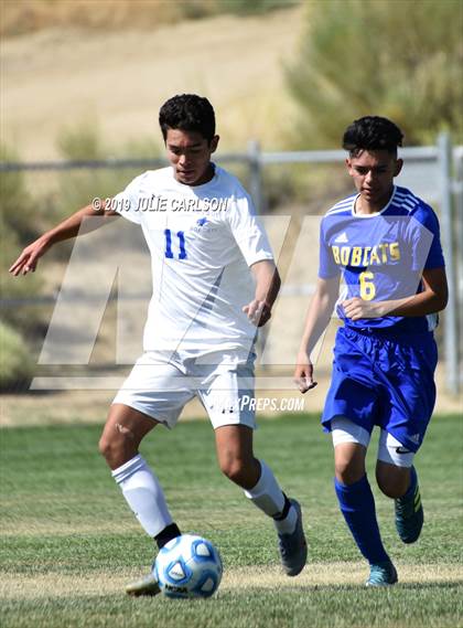Thumbnail 3 in Bloomfield vs. Bosque (Aztec Tiger Shootout) photogallery.