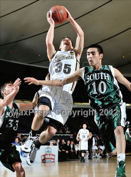Thumbnail 3 in Calabasas vs. South (CIF SS D3AA Final) photogallery.