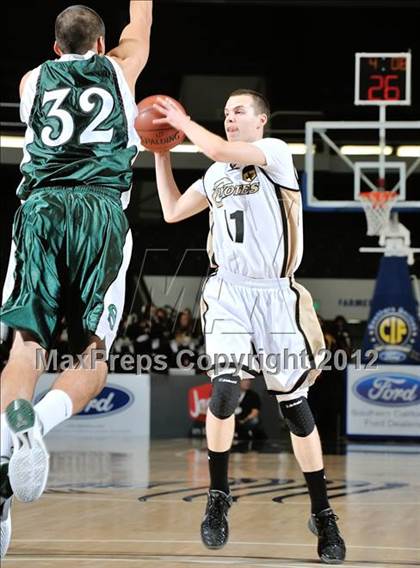Thumbnail 2 in Calabasas vs. South (CIF SS D3AA Final) photogallery.