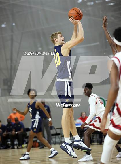 Thumbnail 3 in Carmel Christian vs. Davidson Day photogallery.