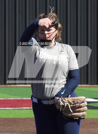 Thumbnail 1 in Tompkins vs A&M Consolidated (Scrimmage) photogallery.