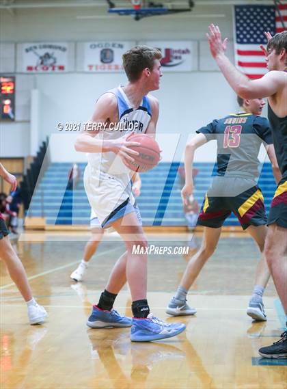 Thumbnail 3 in Mountain View vs. Westlake (Eagle Holiday Shootout) photogallery.