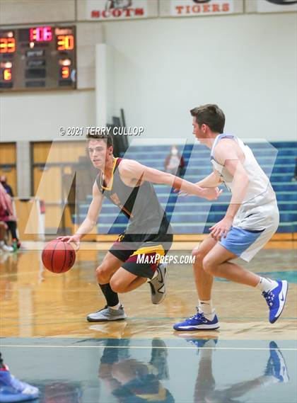 Thumbnail 2 in Mountain View vs. Westlake (Eagle Holiday Shootout) photogallery.