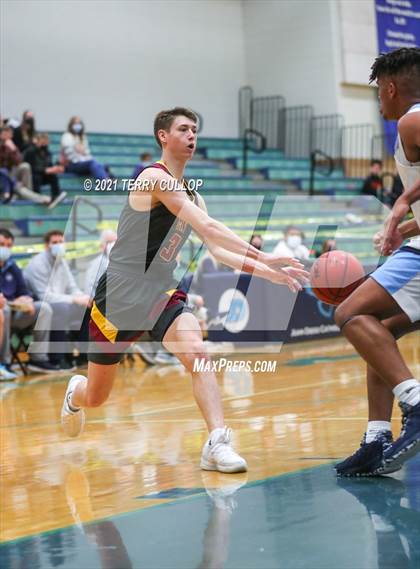 Thumbnail 3 in Mountain View vs. Westlake (Eagle Holiday Shootout) photogallery.
