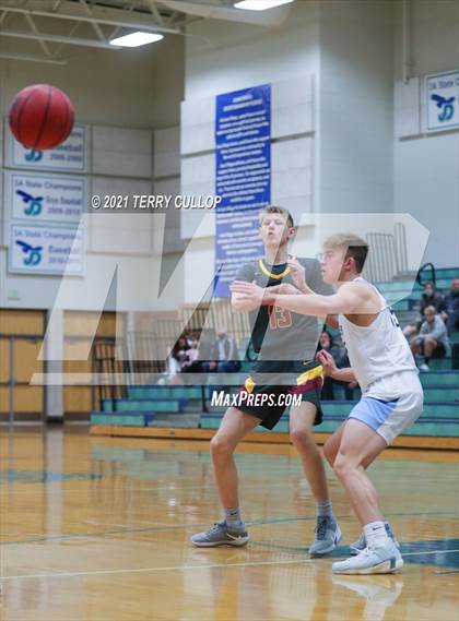 Thumbnail 1 in Mountain View vs. Westlake (Eagle Holiday Shootout) photogallery.