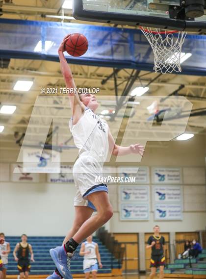 Thumbnail 3 in Mountain View vs. Westlake (Eagle Holiday Shootout) photogallery.