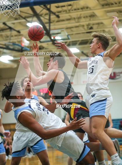 Thumbnail 2 in Mountain View vs. Westlake (Eagle Holiday Shootout) photogallery.