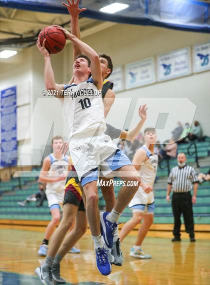 Thumbnail 1 in Mountain View vs. Westlake (Eagle Holiday Shootout) photogallery.