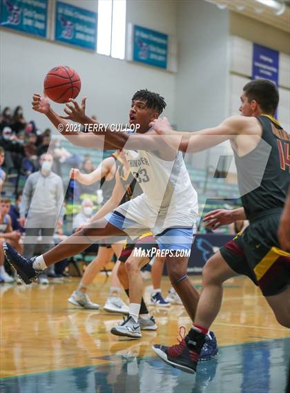 Thumbnail 3 in Mountain View vs. Westlake (Eagle Holiday Shootout) photogallery.