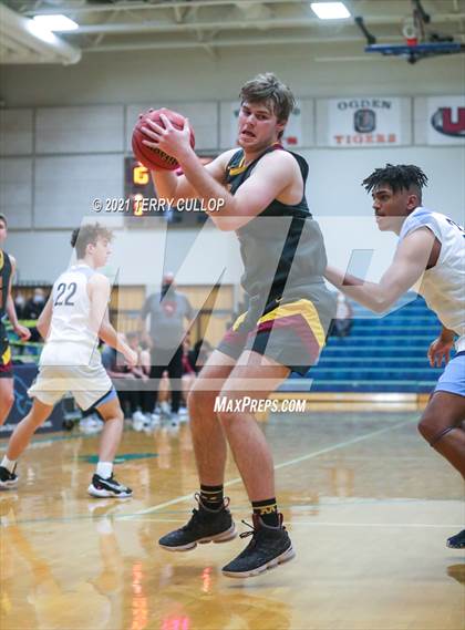 Thumbnail 2 in Mountain View vs. Westlake (Eagle Holiday Shootout) photogallery.