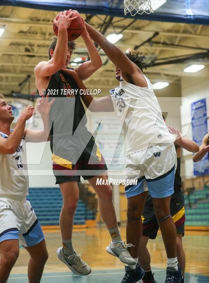Thumbnail 2 in Mountain View vs. Westlake (Eagle Holiday Shootout) photogallery.