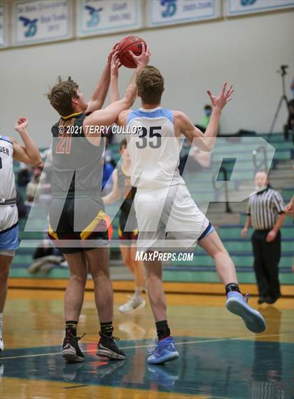 Thumbnail 2 in Mountain View vs. Westlake (Eagle Holiday Shootout) photogallery.