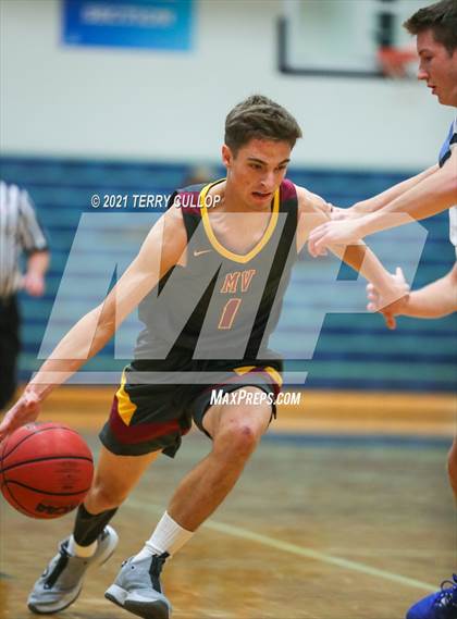 Thumbnail 2 in Mountain View vs. Westlake (Eagle Holiday Shootout) photogallery.