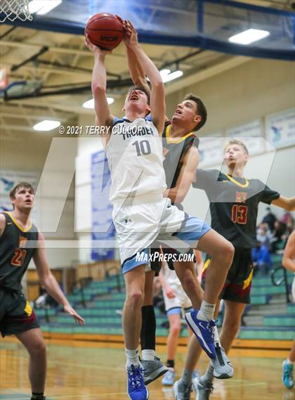 Thumbnail 2 in Mountain View vs. Westlake (Eagle Holiday Shootout) photogallery.