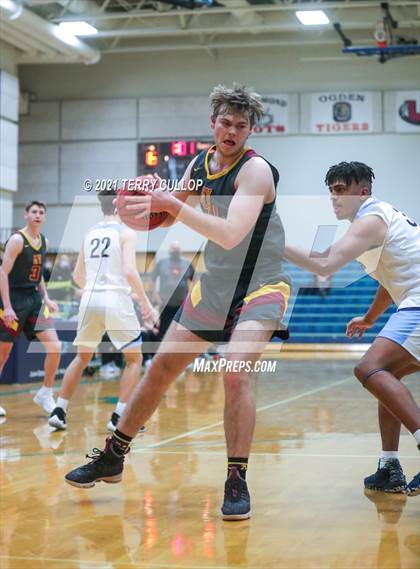 Thumbnail 3 in Mountain View vs. Westlake (Eagle Holiday Shootout) photogallery.