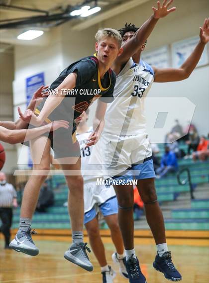 Thumbnail 2 in Mountain View vs. Westlake (Eagle Holiday Shootout) photogallery.