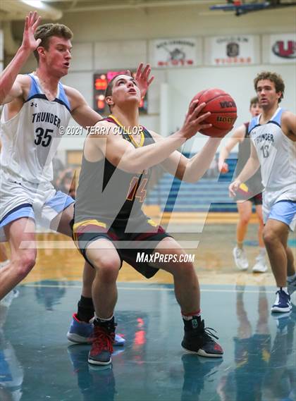 Thumbnail 1 in Mountain View vs. Westlake (Eagle Holiday Shootout) photogallery.