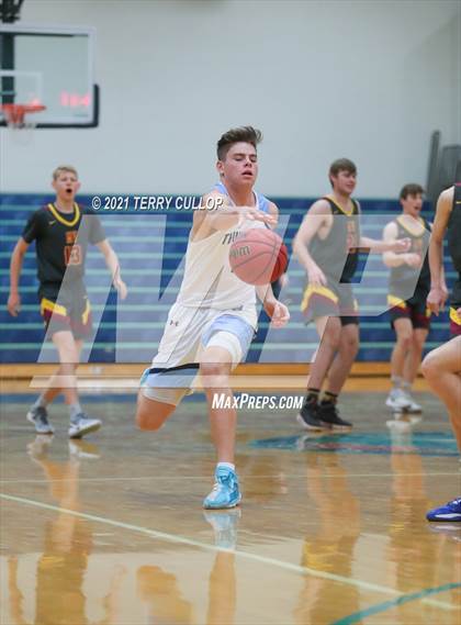 Thumbnail 1 in Mountain View vs. Westlake (Eagle Holiday Shootout) photogallery.