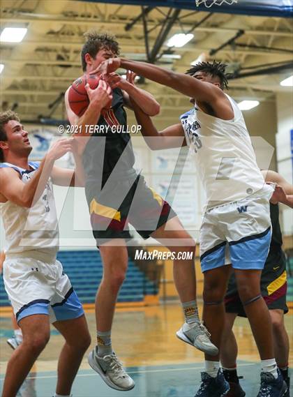 Thumbnail 3 in Mountain View vs. Westlake (Eagle Holiday Shootout) photogallery.