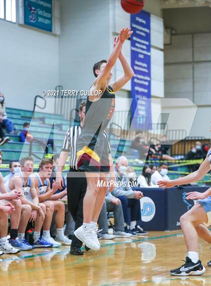 Thumbnail 2 in Mountain View vs. Westlake (Eagle Holiday Shootout) photogallery.