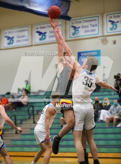 Thumbnail 1 in Mountain View vs. Westlake (Eagle Holiday Shootout) photogallery.