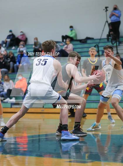 Thumbnail 3 in Mountain View vs. Westlake (Eagle Holiday Shootout) photogallery.