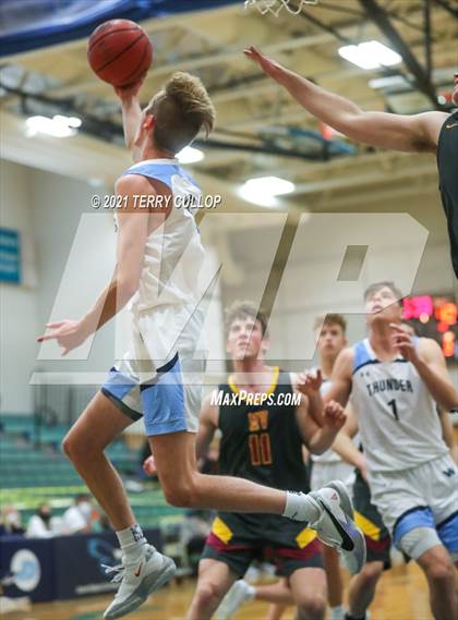 Thumbnail 2 in Mountain View vs. Westlake (Eagle Holiday Shootout) photogallery.