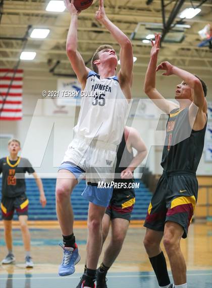 Thumbnail 3 in Mountain View vs. Westlake (Eagle Holiday Shootout) photogallery.