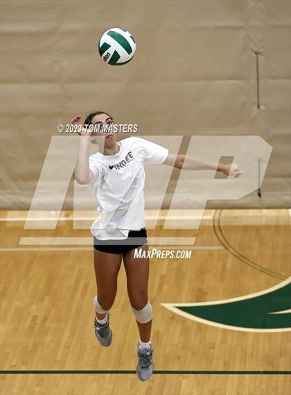 Thumbnail 1 in Charlotte Country Day School vs  Davidson Day (Scrimmage) photogallery.