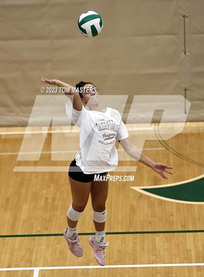 Thumbnail 3 in Charlotte Country Day School vs  Davidson Day (Scrimmage) photogallery.