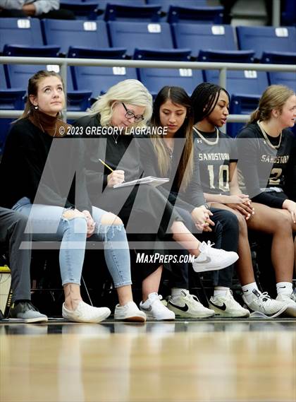 Thumbnail 2 in Amarillo vs Lake Ridge photogallery.