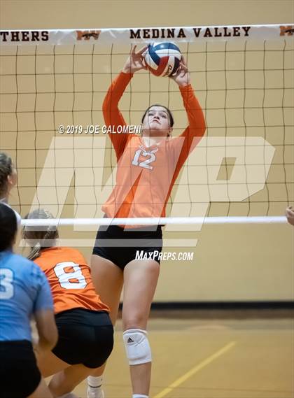 Thumbnail 3 in Harlan @ Medina Valley photogallery.