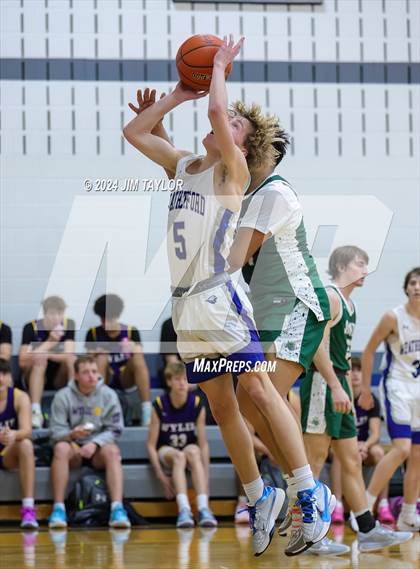 Thumbnail 1 in Santo vs Weatherford (Shottenkirk Basketball Classic) photogallery.
