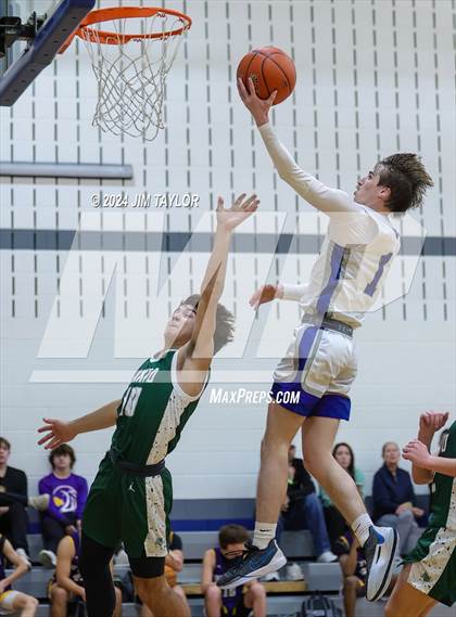 Thumbnail 1 in Santo vs Weatherford (Shottenkirk Basketball Classic) photogallery.
