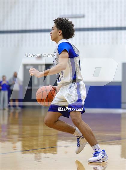 Thumbnail 3 in Santo vs Weatherford (Shottenkirk Basketball Classic) photogallery.