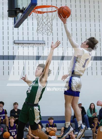 Thumbnail 2 in Santo vs Weatherford (Shottenkirk Basketball Classic) photogallery.