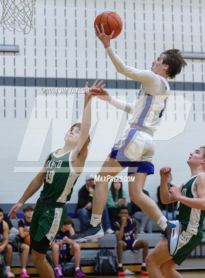 Thumbnail 3 in Santo vs Weatherford (Shottenkirk Basketball Classic) photogallery.
