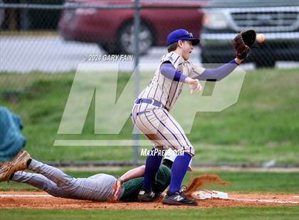 Thumbnail 3 in Grundy County vs Silverdale Academy (Wildcat Classic) photogallery.