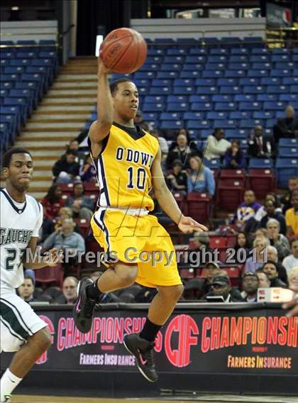 Thumbnail 3 in Bishop O'Dowd vs. El Cerrito (CIF NorCal D3 Regional Final) photogallery.