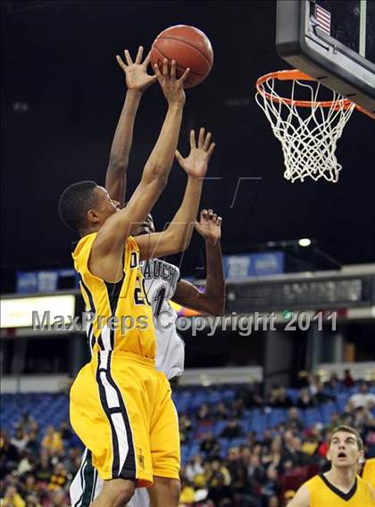 Thumbnail 1 in Bishop O'Dowd vs. El Cerrito (CIF NorCal D3 Regional Final) photogallery.