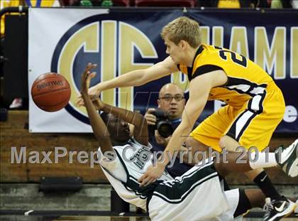 Thumbnail 1 in Bishop O'Dowd vs. El Cerrito (CIF NorCal D3 Regional Final) photogallery.