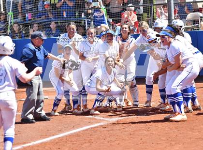 Thumbnail 2 in Bishop Gorman vs Silverado (NIAA 4A State Final) photogallery.
