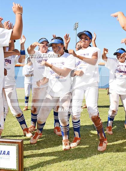 Thumbnail 3 in Bishop Gorman vs Silverado (NIAA 4A State Final) photogallery.